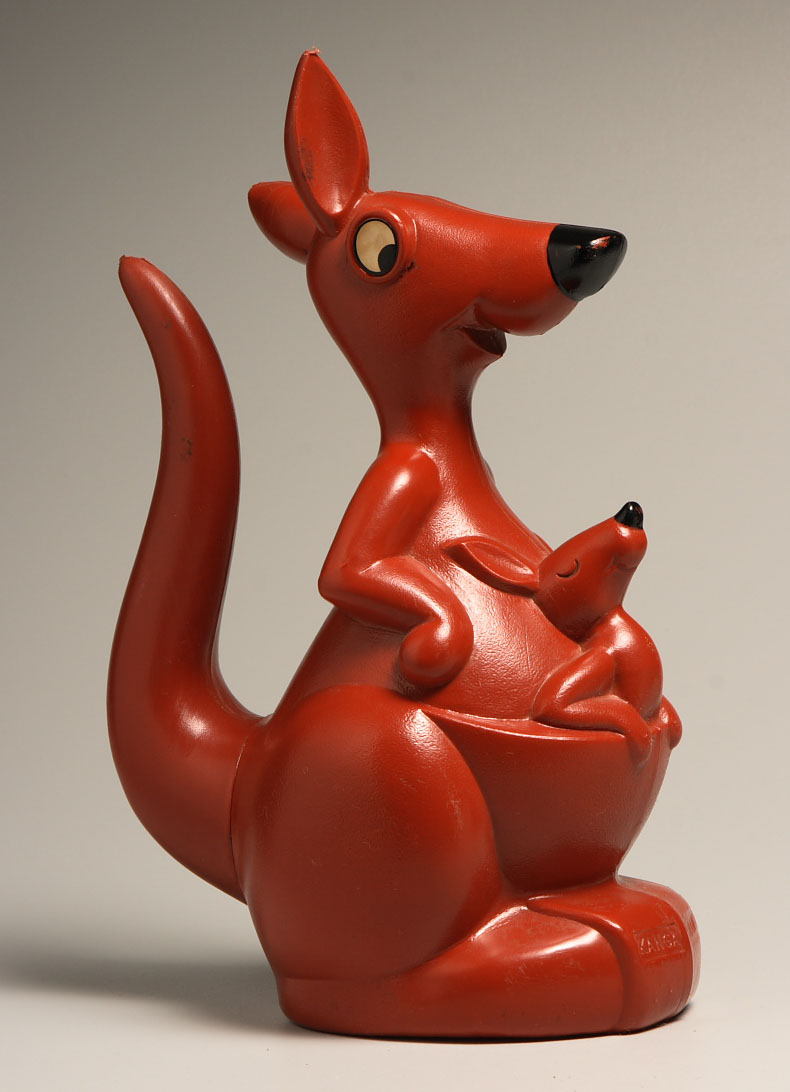 The A.W. Allen kangaroo pack is 31 cm high and comes in several colours.