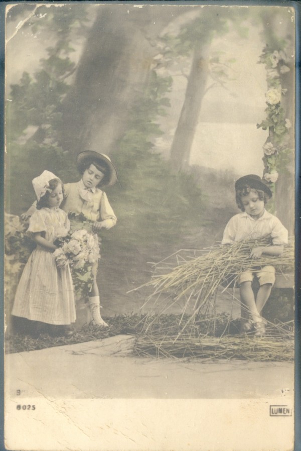 [Children in bucolic scene], 13.5 x 8.5 cm, Lumen, circa 1917. Collection of K. Houston.